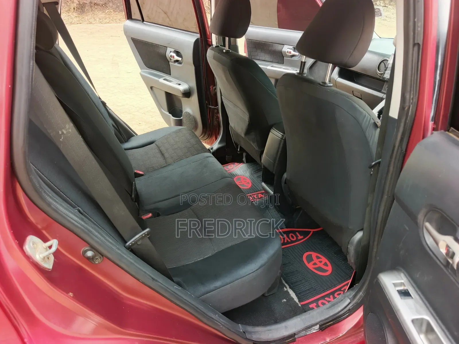 Toyota Corolla Rumion 2011 Red
