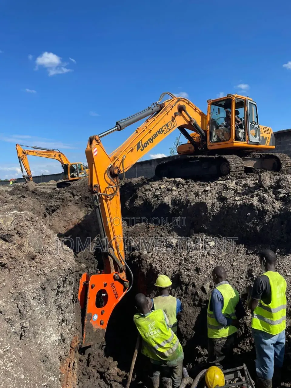 Excavator for Hire (Bucket and Breaker)