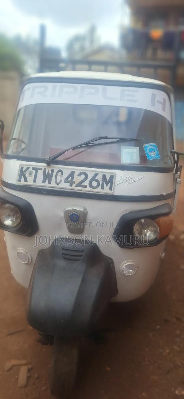 Piaggio Scooter 2022 White - thumbnail 6