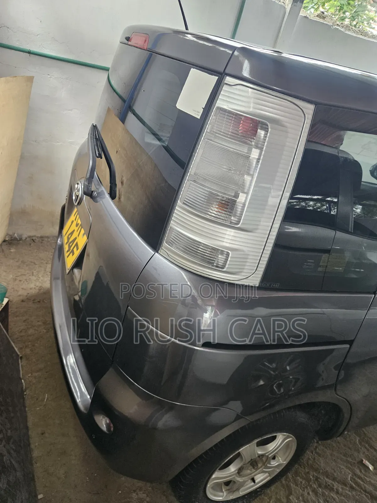 Toyota Sienta 2011 Gray