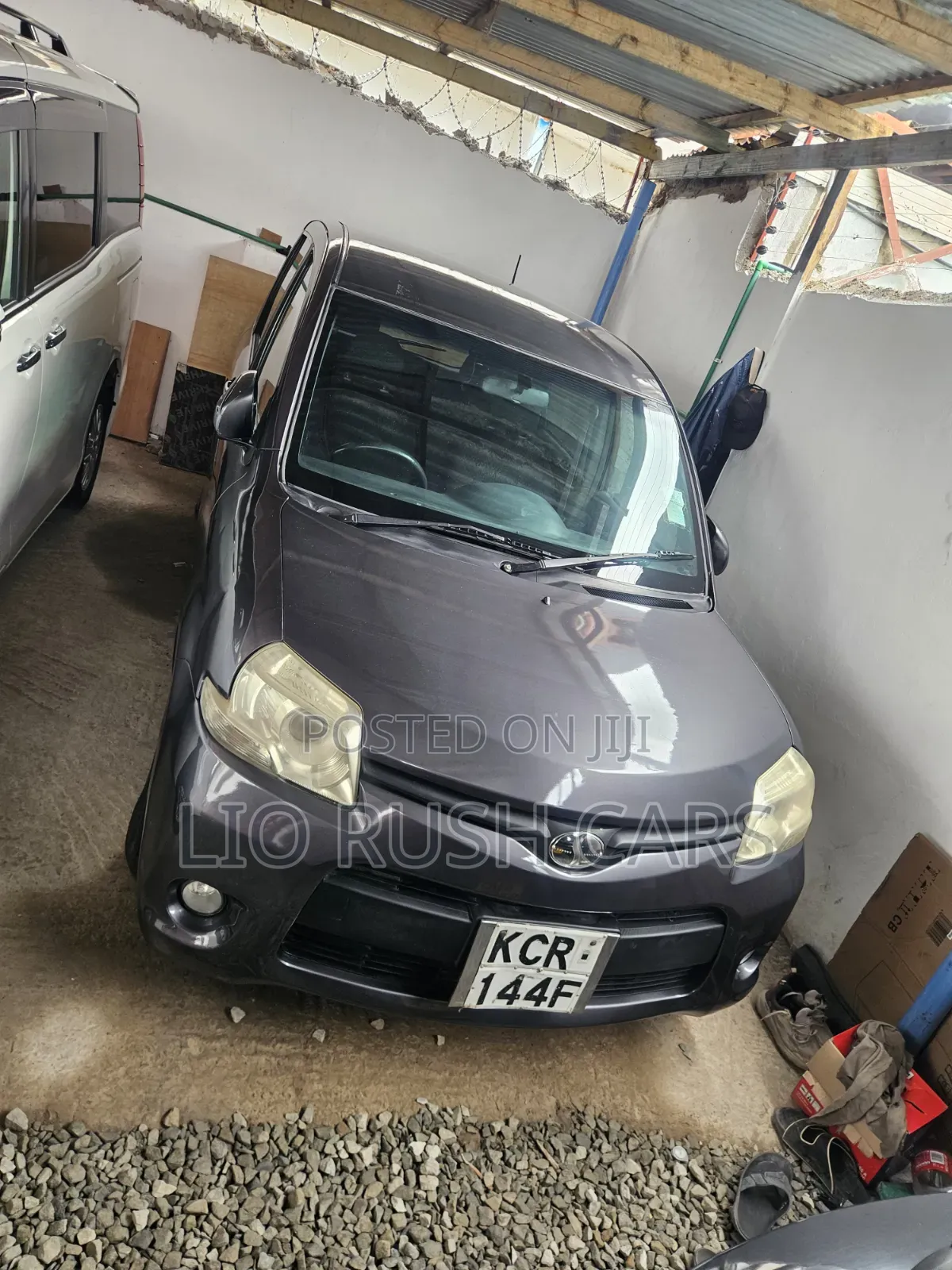 Toyota Sienta 2011 Gray