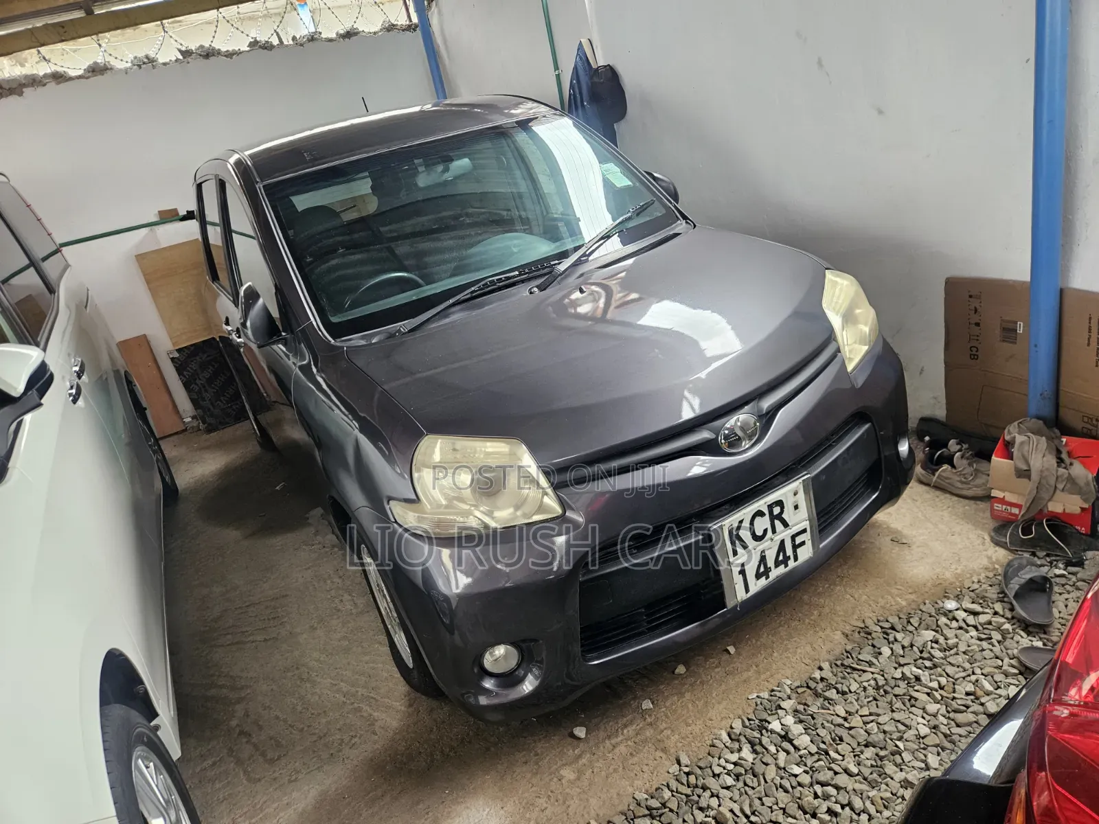 Toyota Sienta 2011 Gray