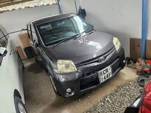 Toyota Sienta 2011 Gray