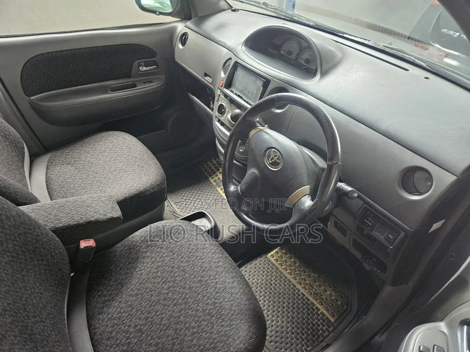 Toyota Sienta 2011 Gray