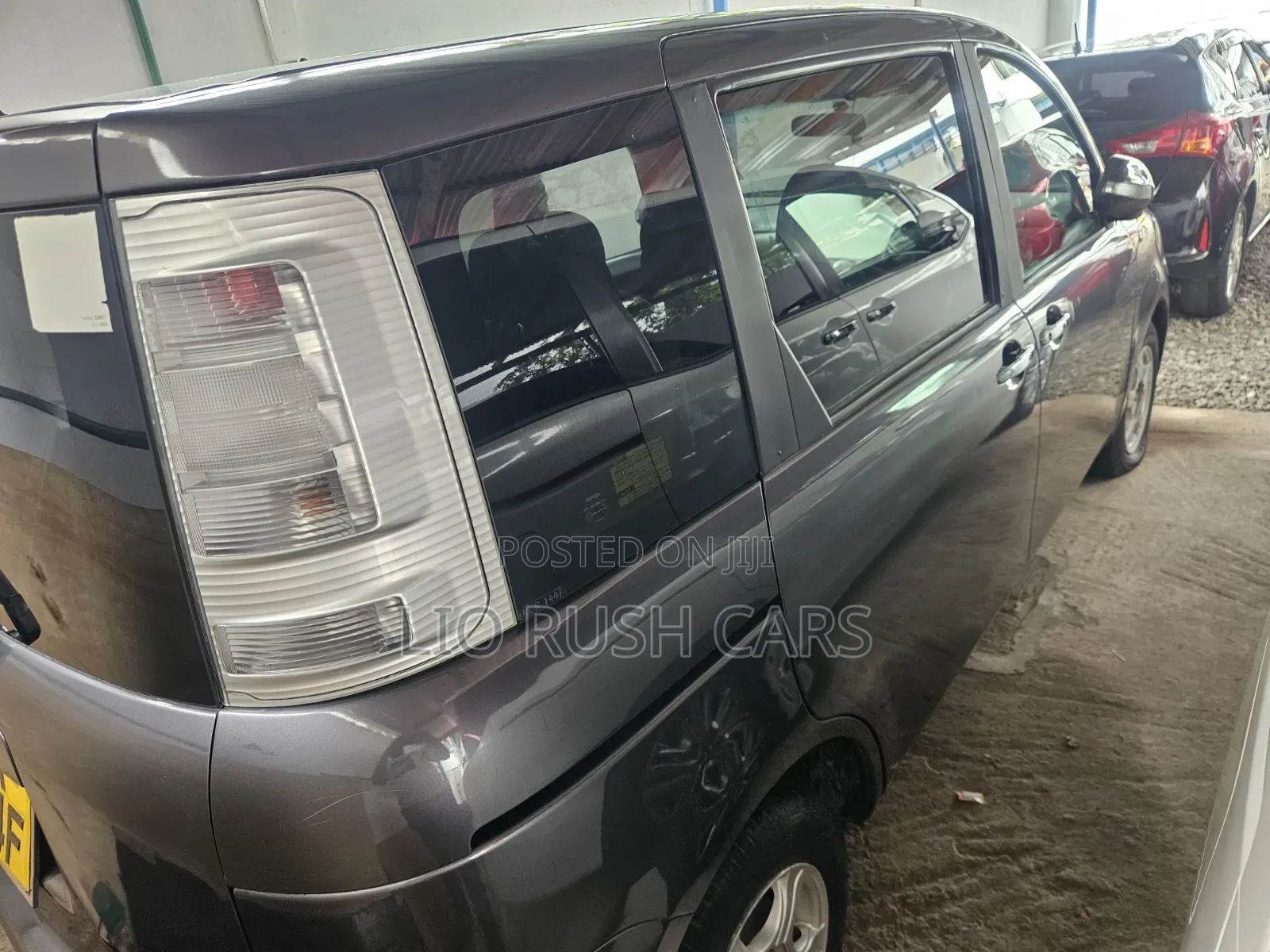 Toyota Sienta 2011 Gray