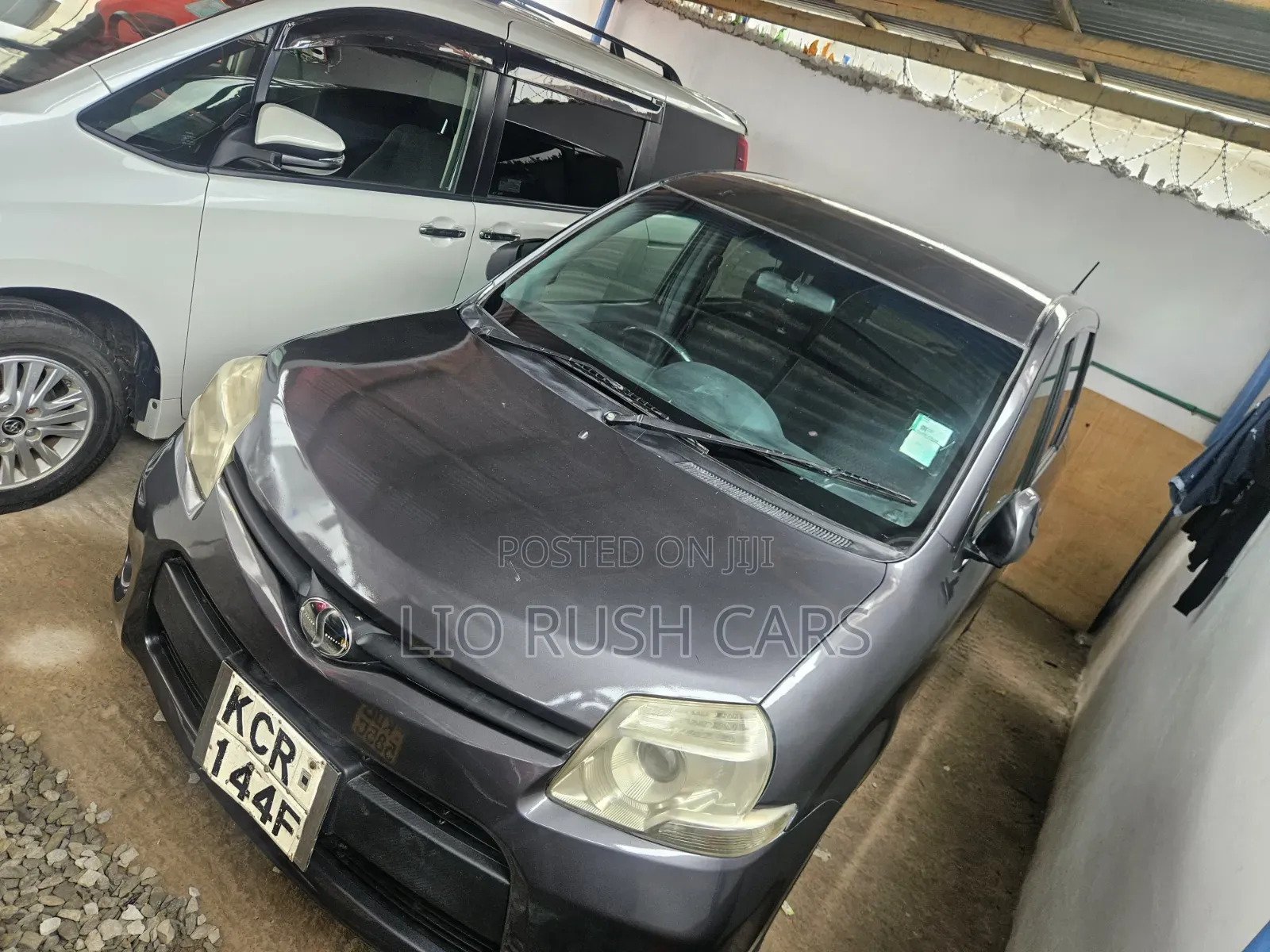 Toyota Sienta 2011 Gray