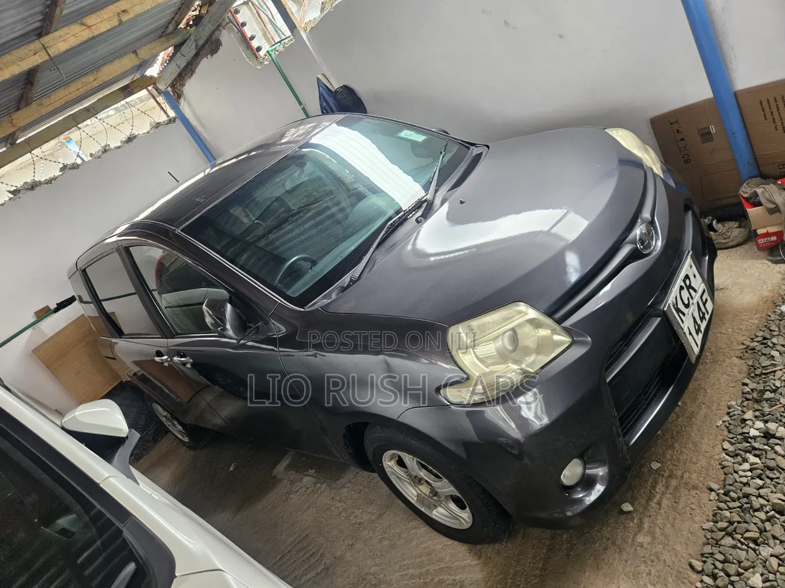 Toyota Sienta 2011 Gray