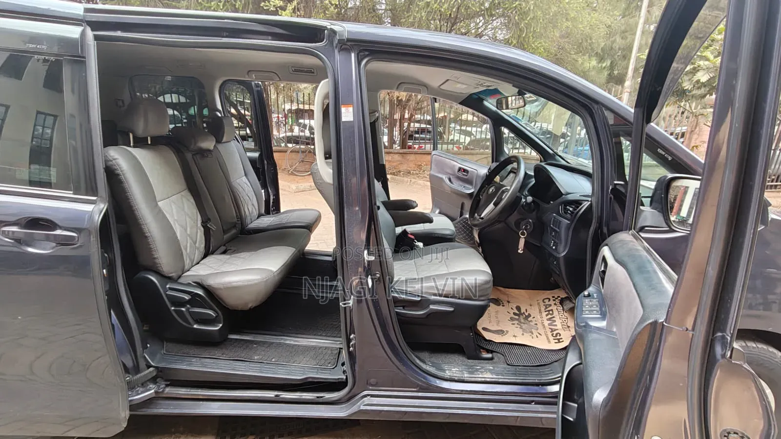 Toyota Noah 2015 Gray