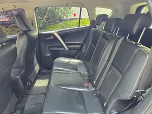 Toyota RAV4 LE 4dr SUV AWD (2.5L 4cyl 6A) 2018 Gray