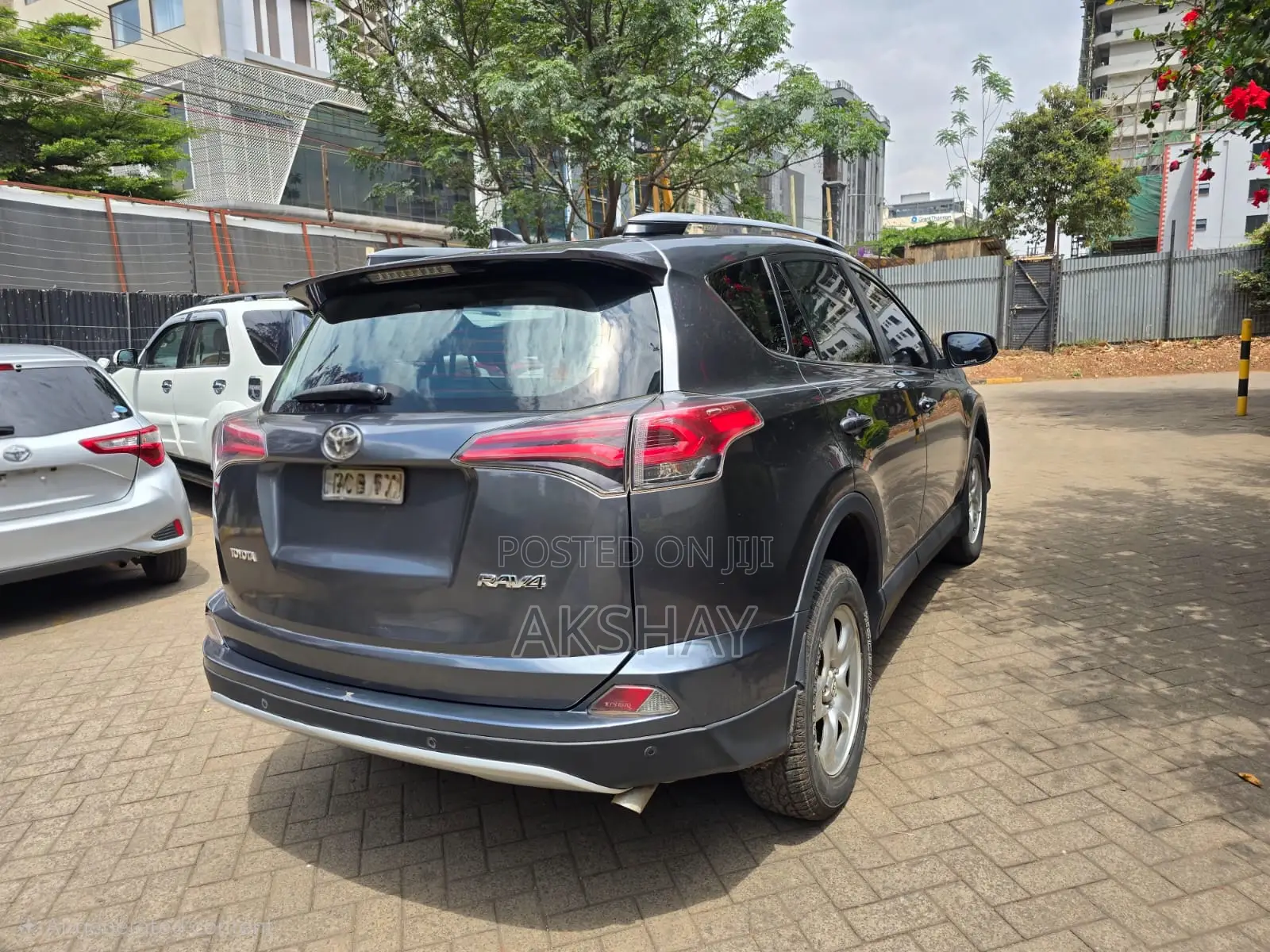 Toyota RAV4 LE 4dr SUV AWD (2.5L 4cyl 6A) 2018 Gray