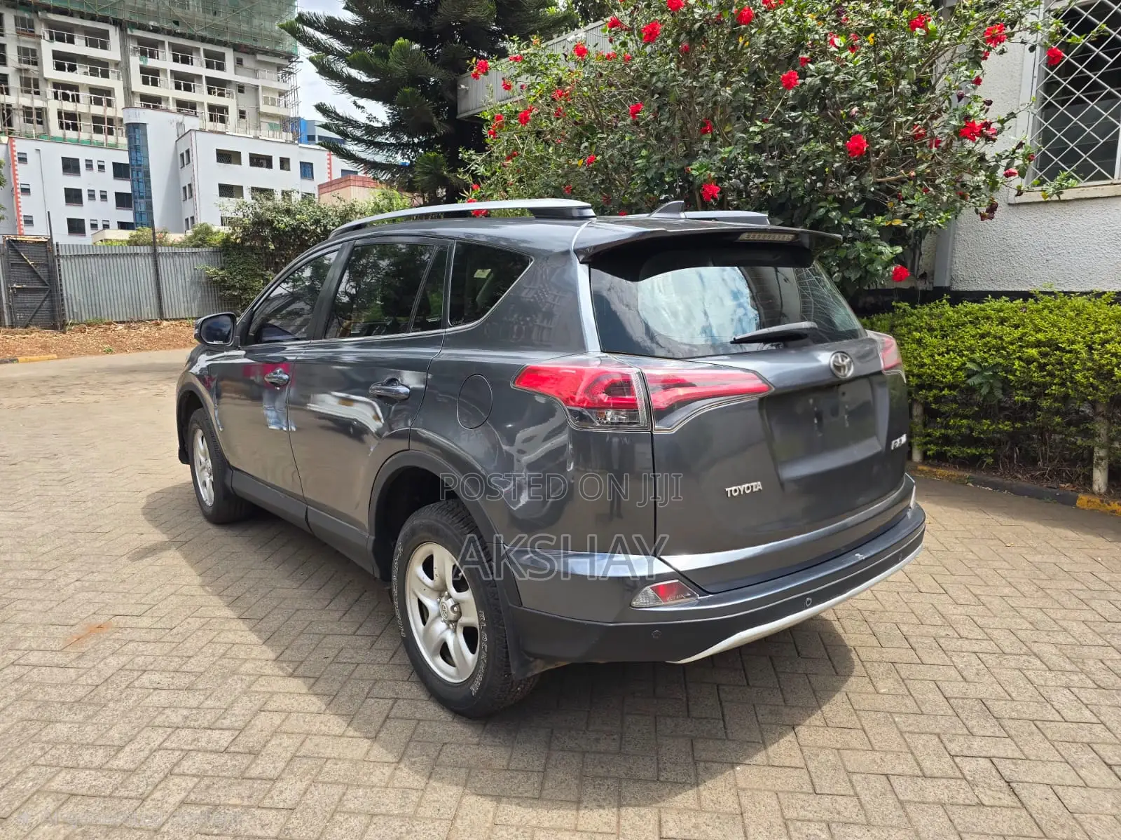 Toyota RAV4 LE 4dr SUV AWD (2.5L 4cyl 6A) 2018 Gray