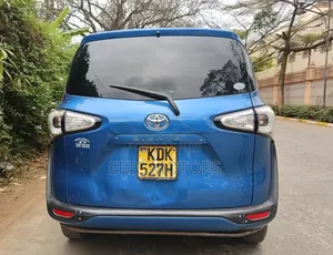 Toyota Sienta 2015 Blue
