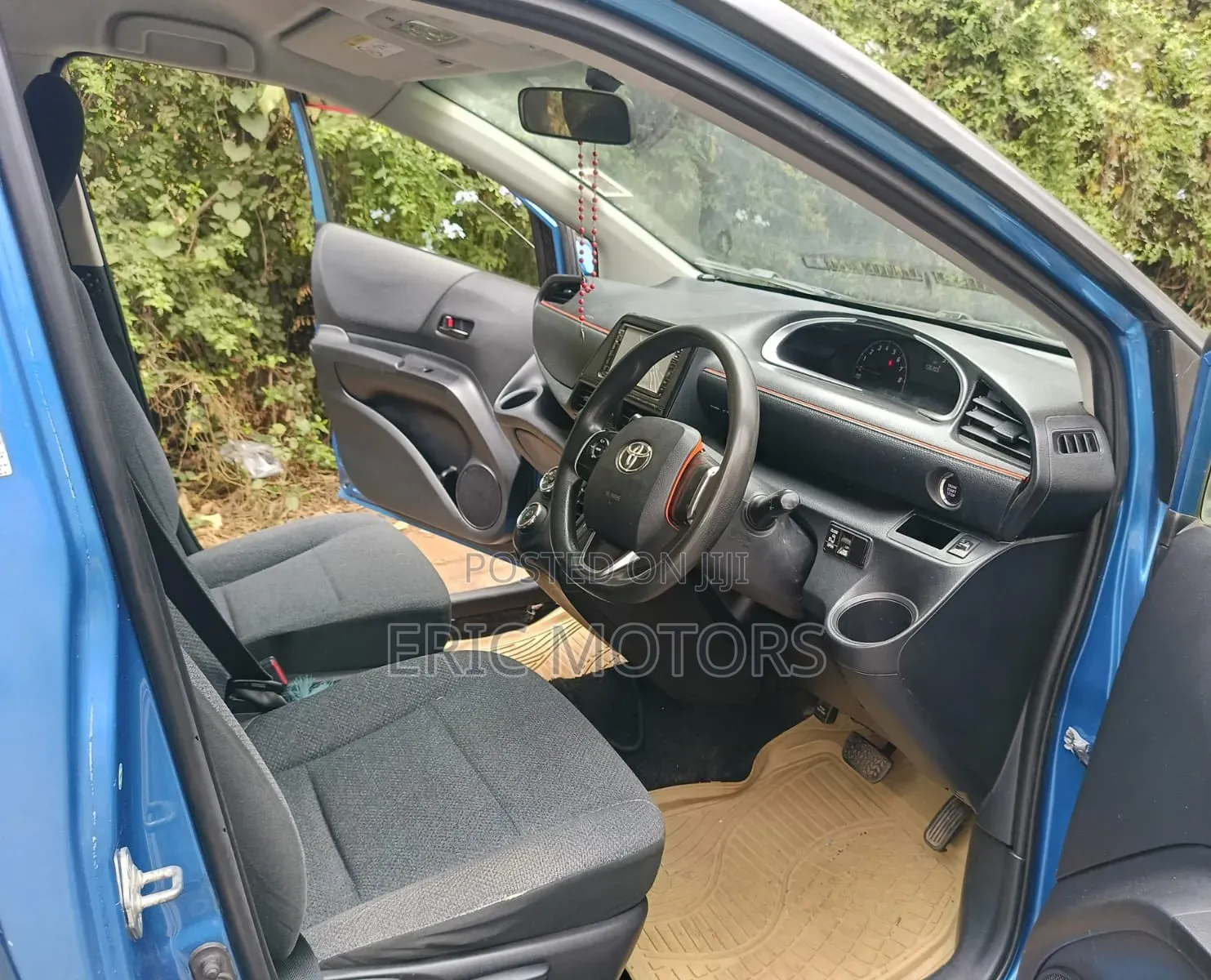 Toyota Sienta 2015 Blue