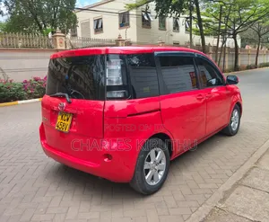 Toyota Sienta 2013