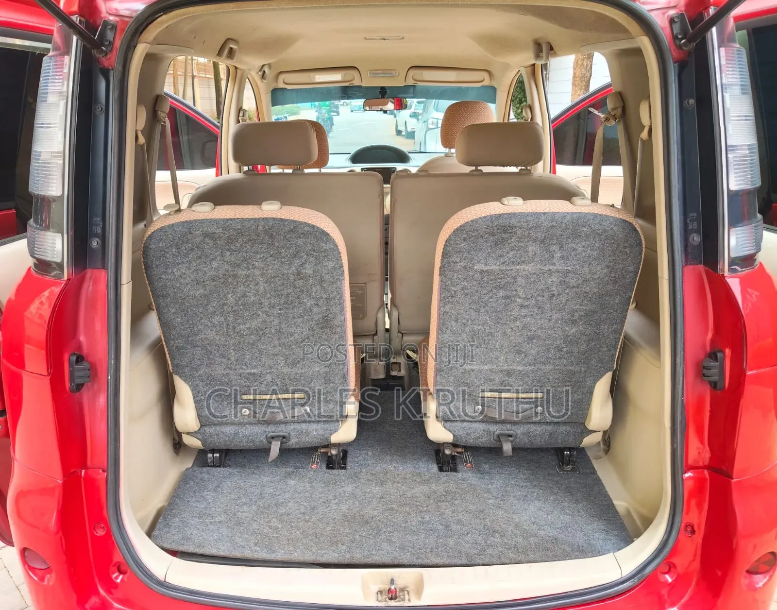 Toyota Sienta 2013