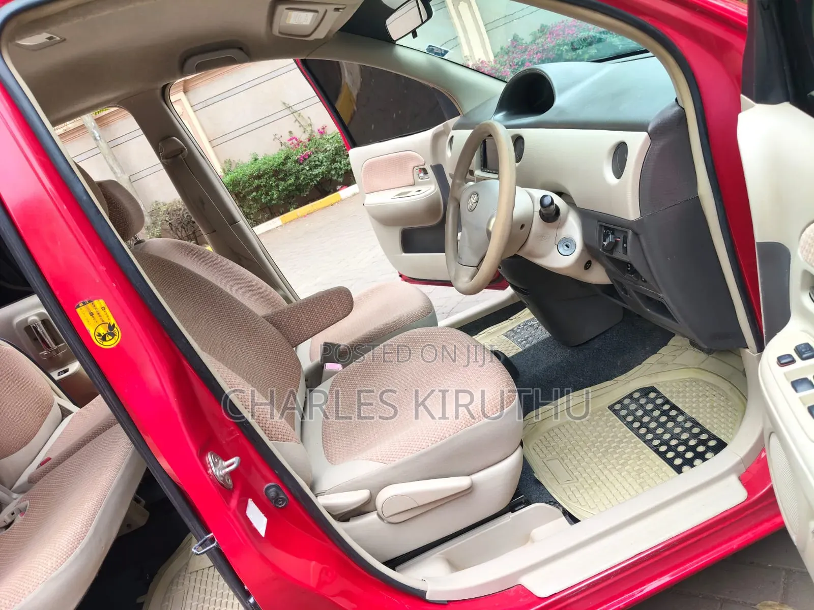Toyota Sienta 2013