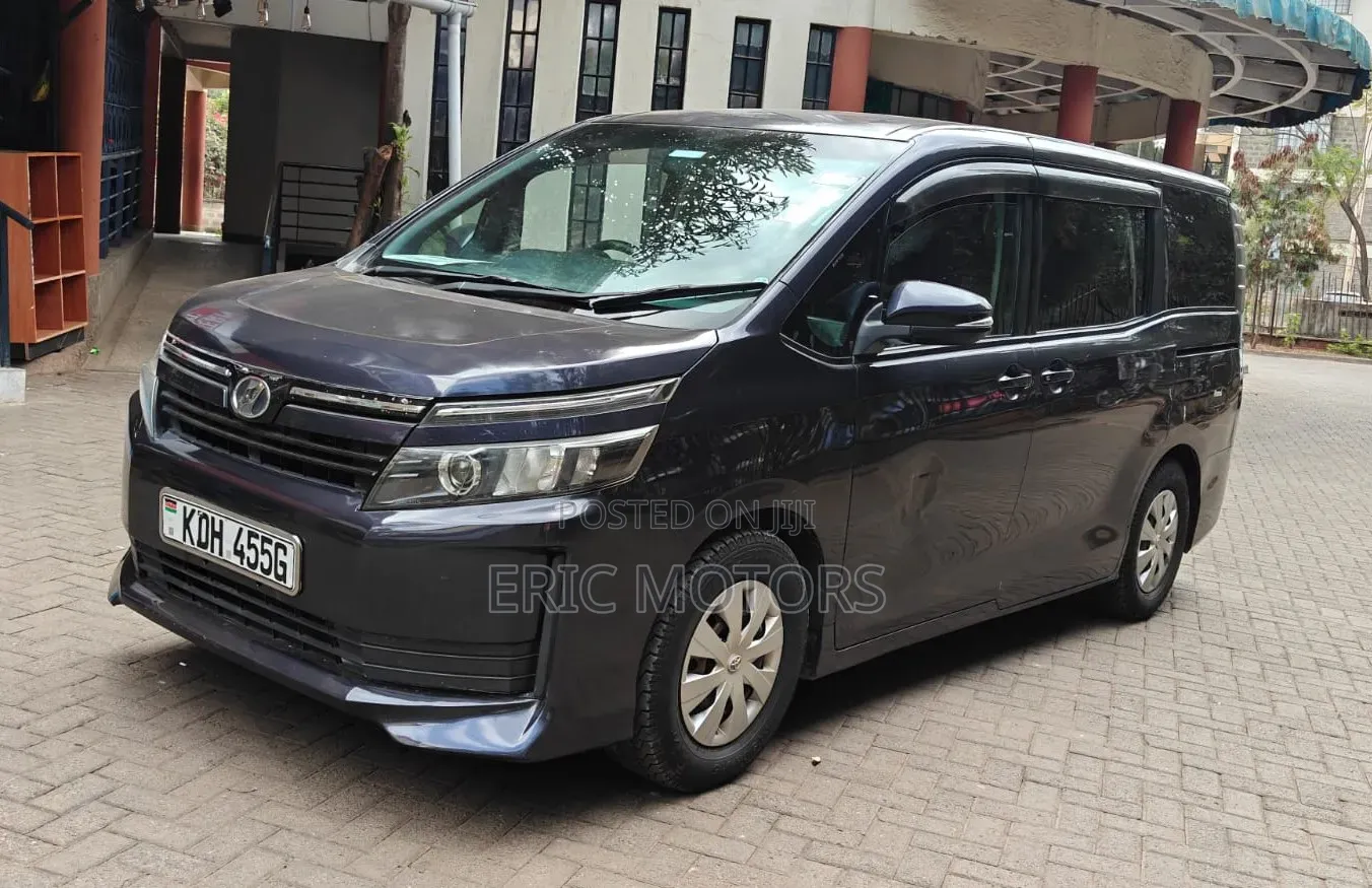 Toyota Voxy 2015 Blue