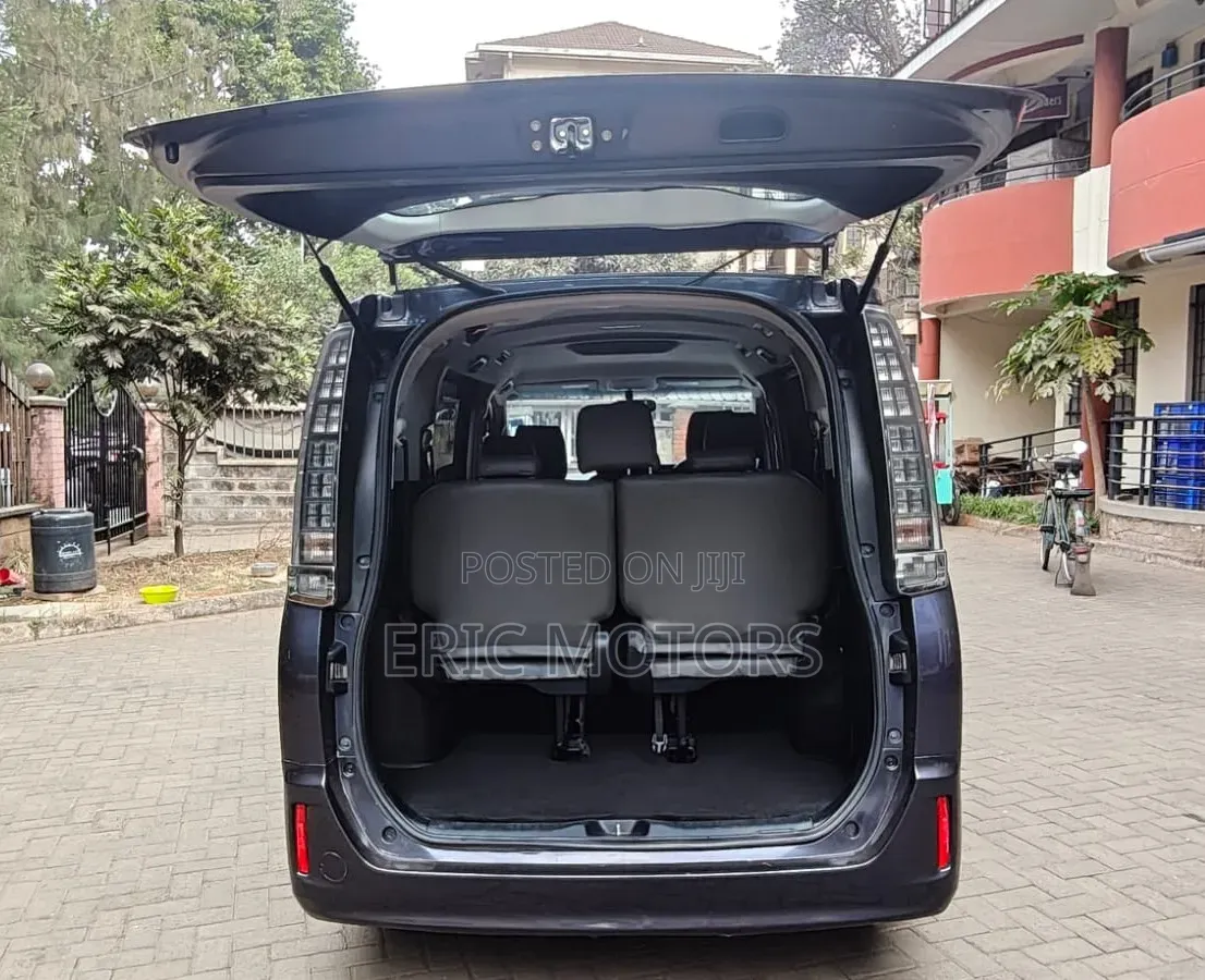 Toyota Voxy 2015 Blue