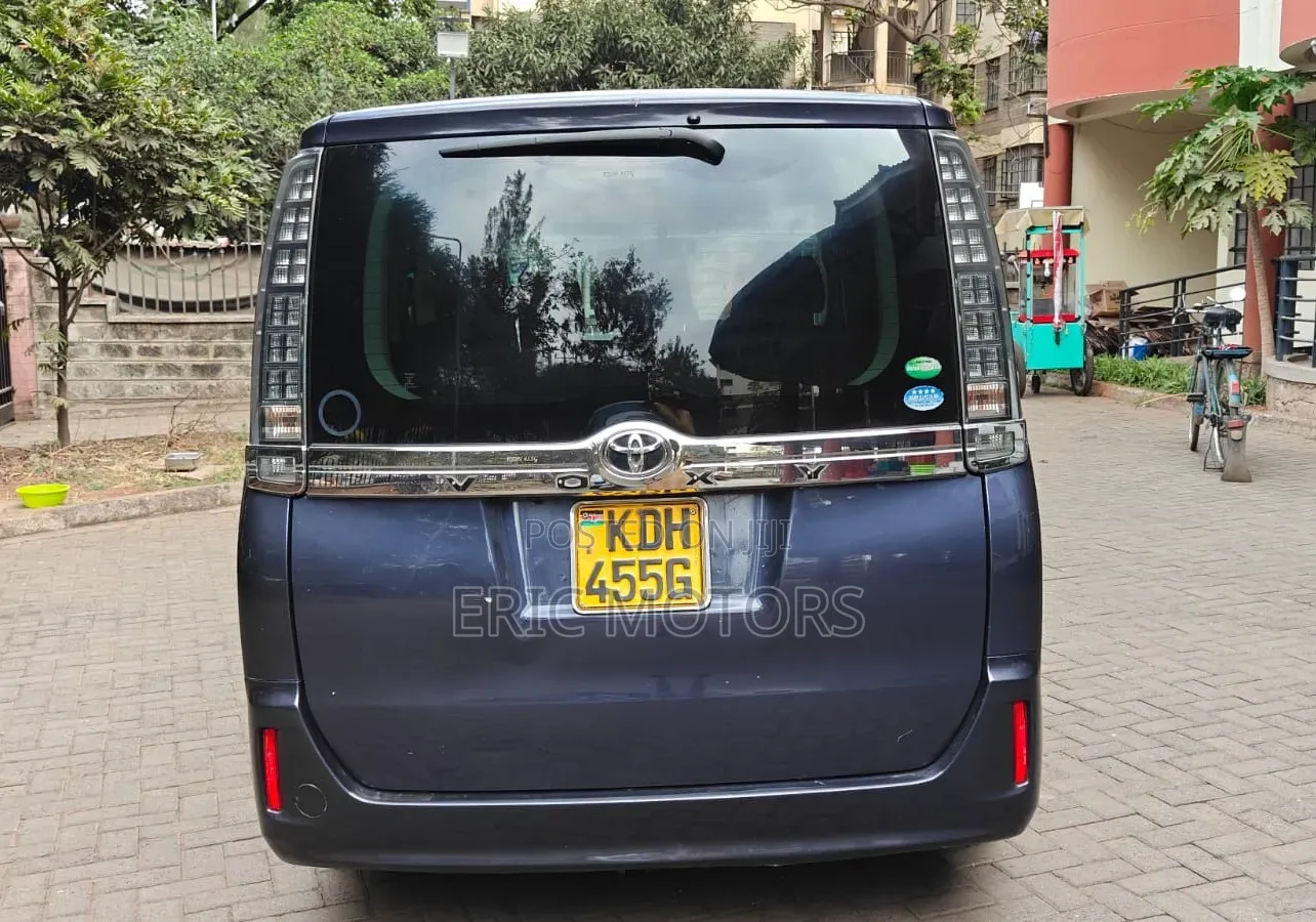 Toyota Voxy 2015 Blue