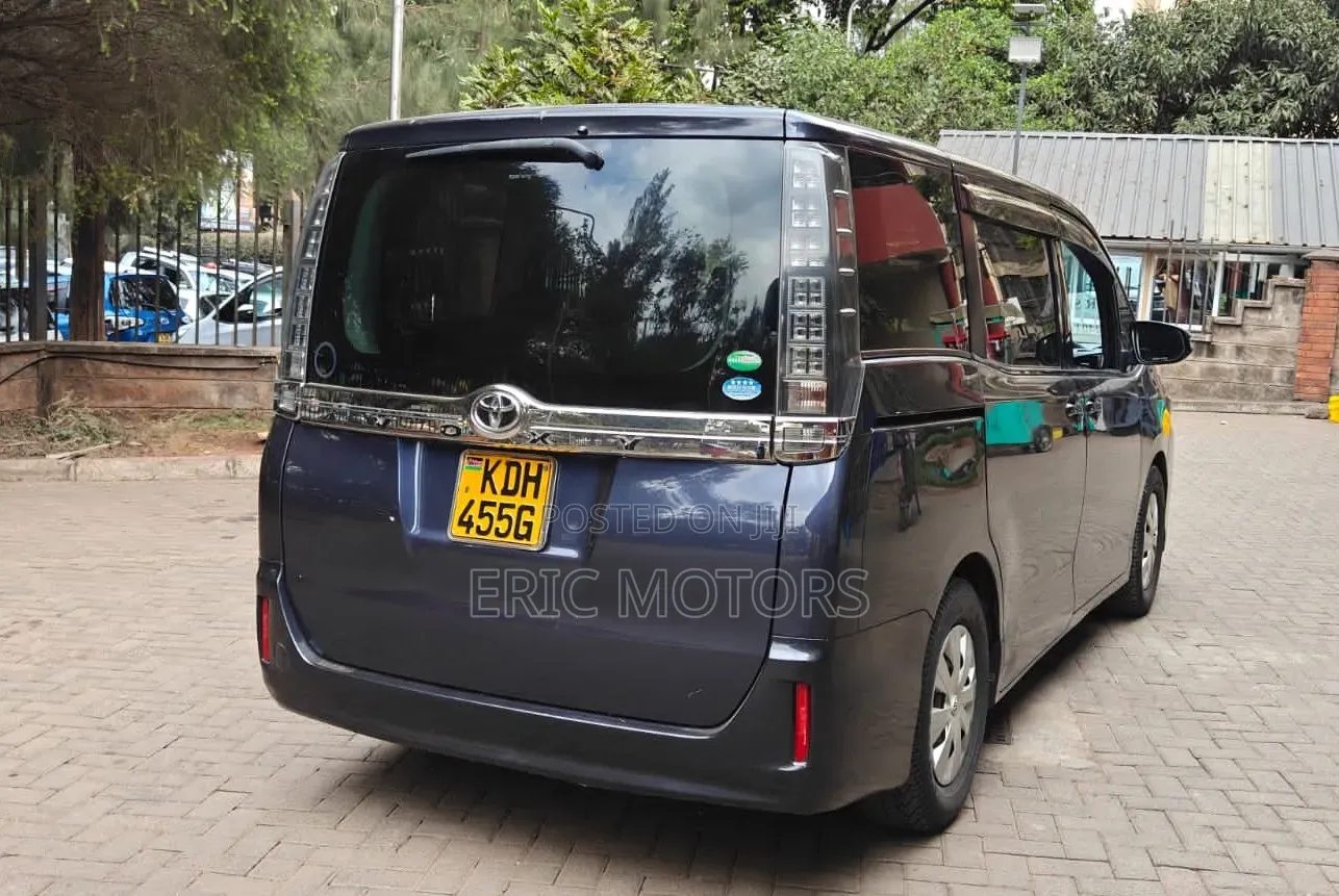 Toyota Voxy 2015 Blue