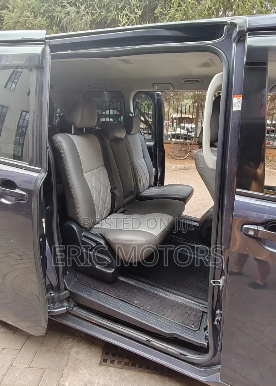 Toyota Voxy 2015 Blue