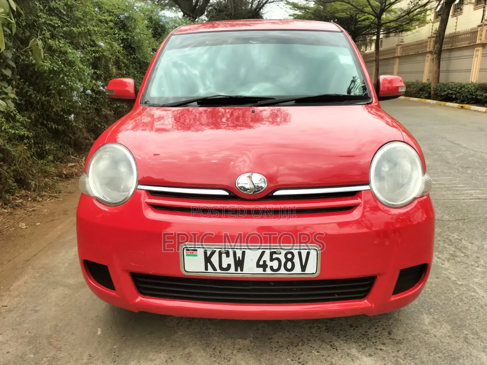 Toyota Sienta 2012 Red