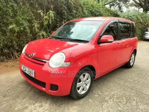 Toyota Sienta 2012 Red