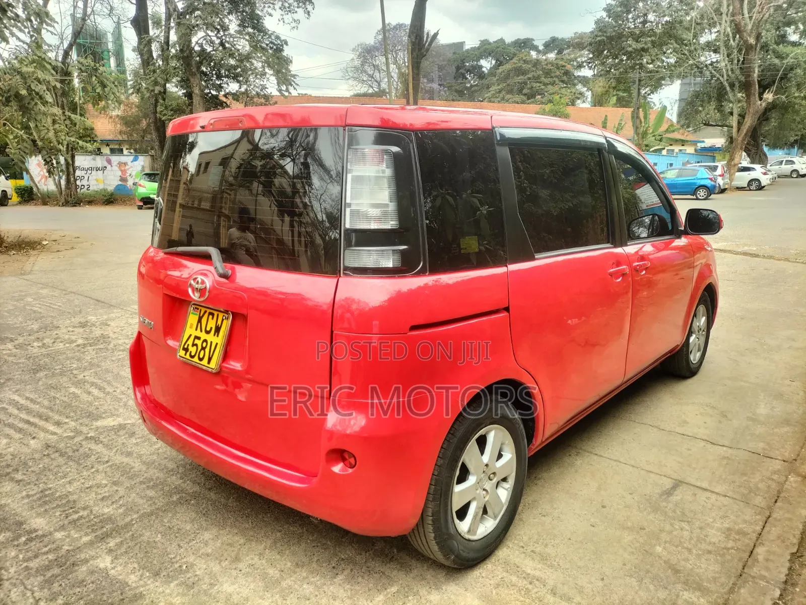 Toyota Sienta 2012 Red
