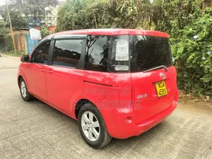 Toyota Sienta 2012 Red