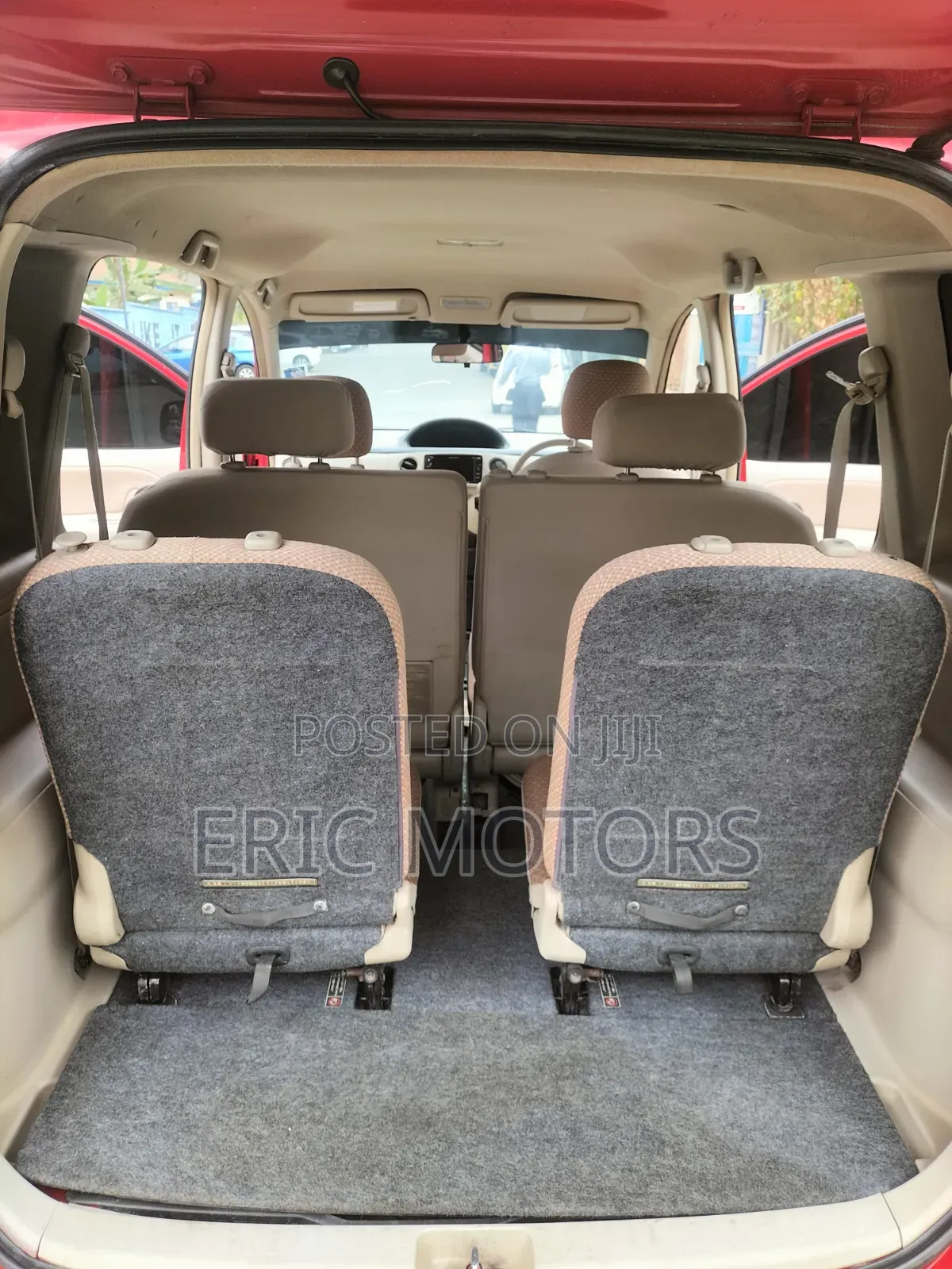 Toyota Sienta 2012 Red
