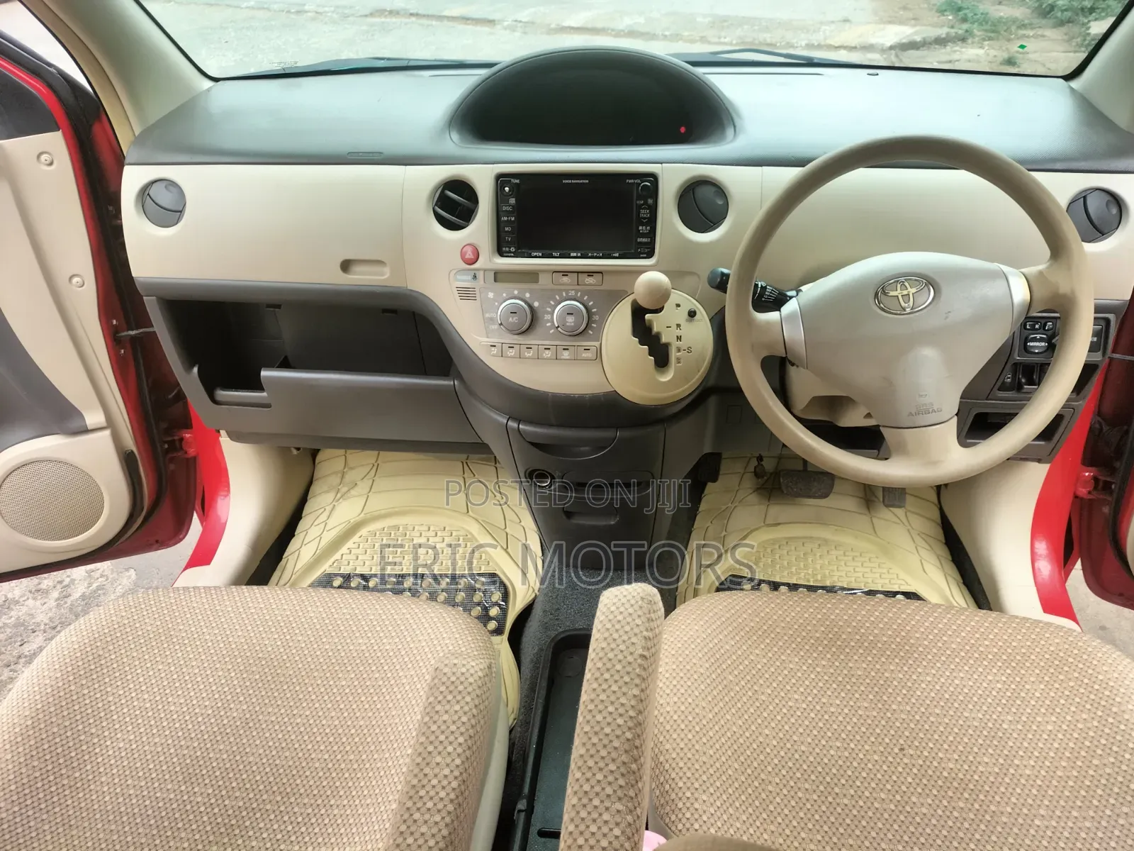 Toyota Sienta 2012 Red