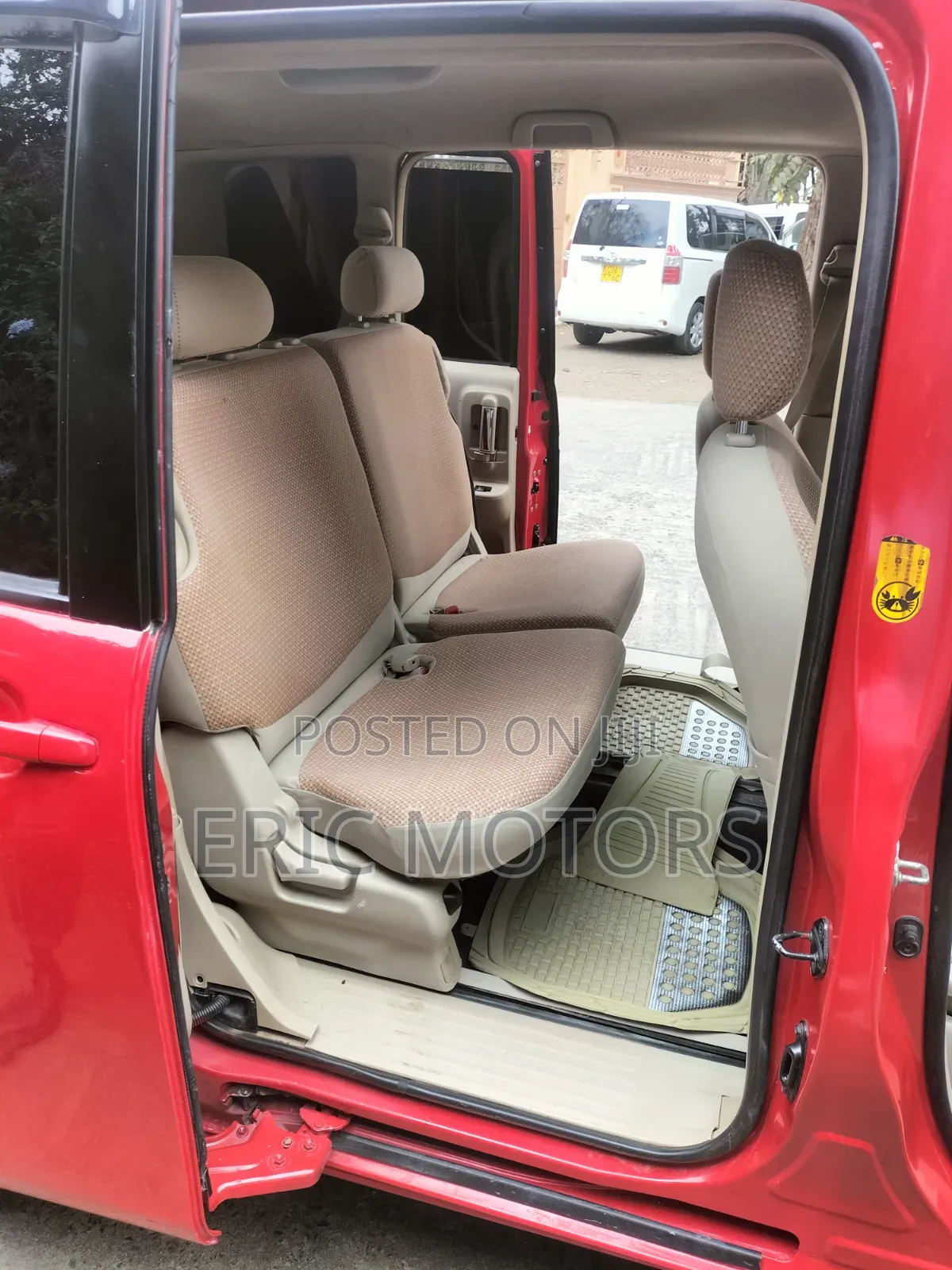 Toyota Sienta 2012 Red