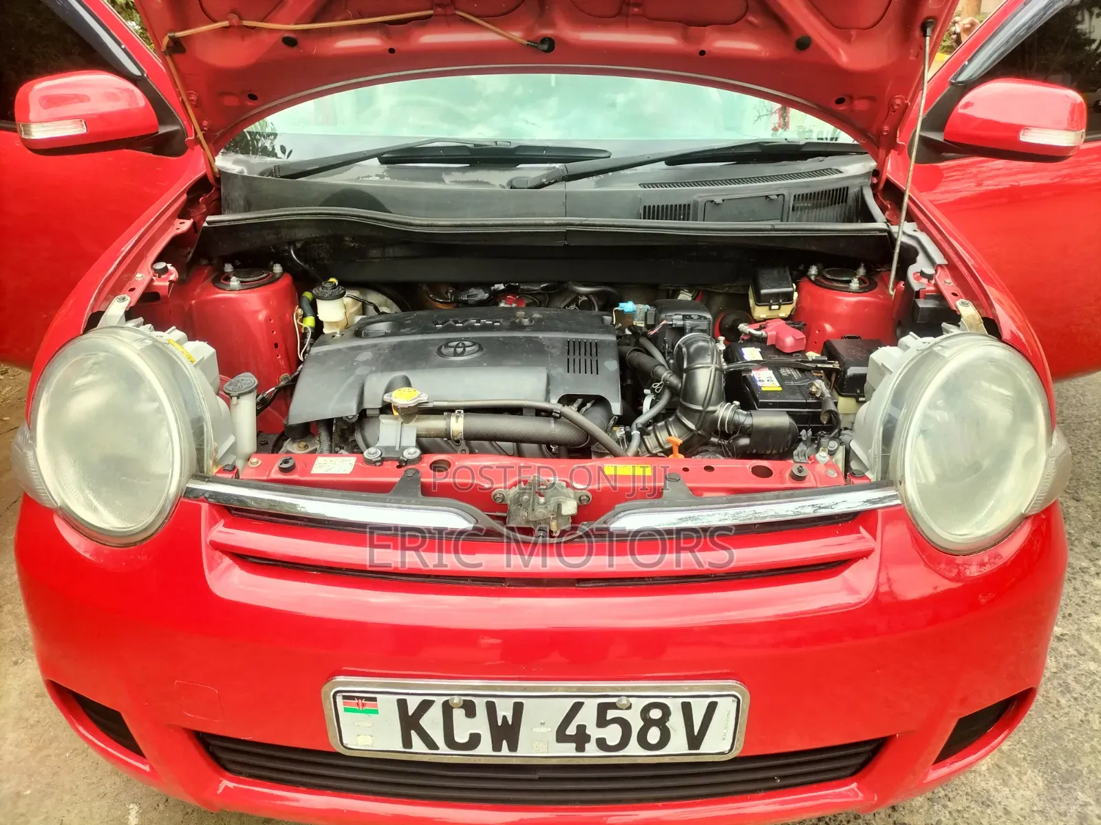 Toyota Sienta 2012 Red