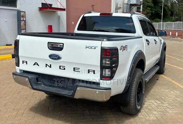 Protect Your Ford Ranger With a Shutter Lid - thumbnail 2