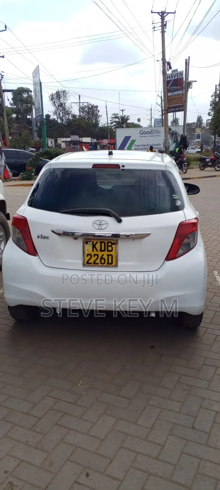 Toyota Vitz 2013 White