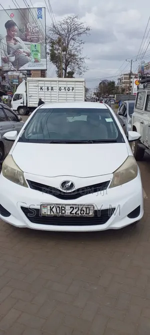 Toyota Vitz 2013 White