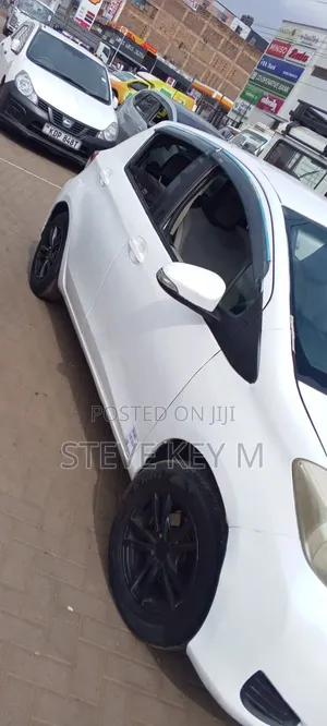 Toyota Vitz 2013 White