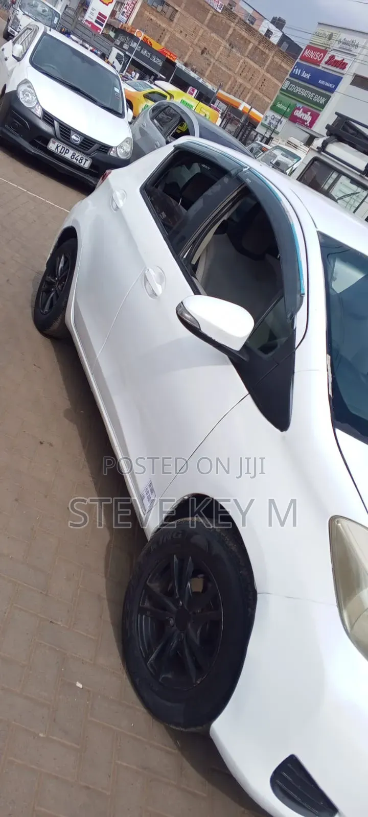 Toyota Vitz 2013 White