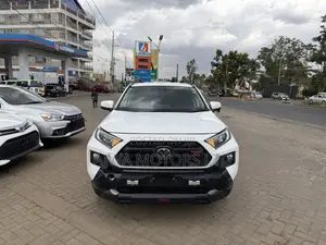 Toyota RAV4 Adventure 2021 White