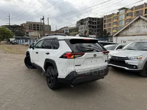 Toyota RAV4 Adventure 2021 White