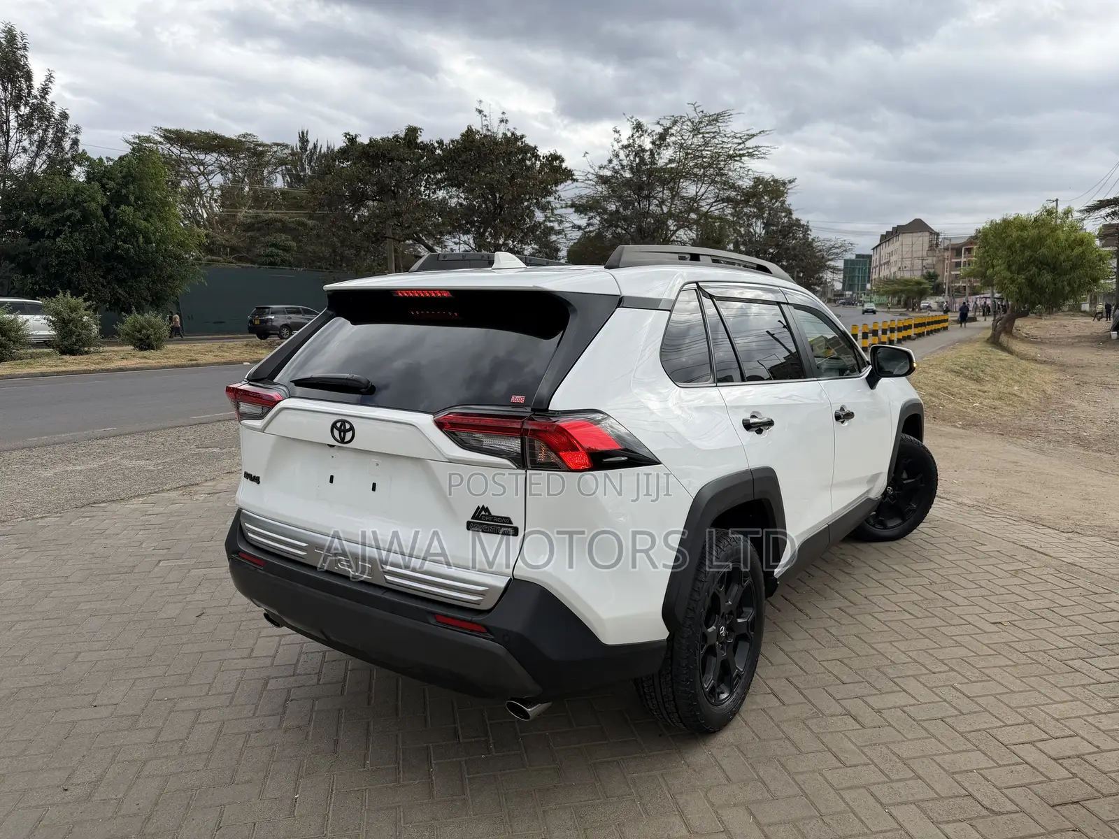 Toyota RAV4 Adventure 2021 White
