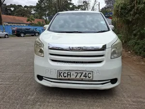 Toyota Noah 2.0 158hp FWD (8 Seater) 2009 White