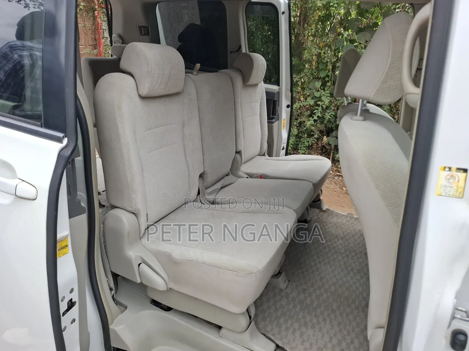 Toyota Noah 2.0 158hp FWD (8 Seater) 2009 White