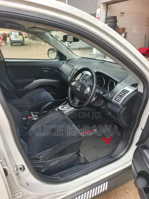 Mitsubishi Outlander 2012 Pearl