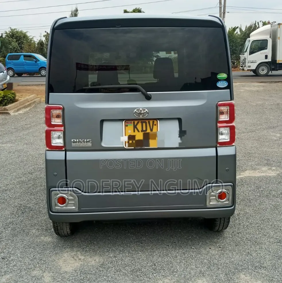 Toyota Pixis Mega 2018 Gray