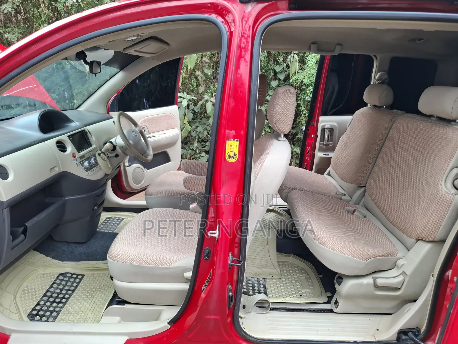 Toyota Sienta 1.5 FWD 2013 Red
