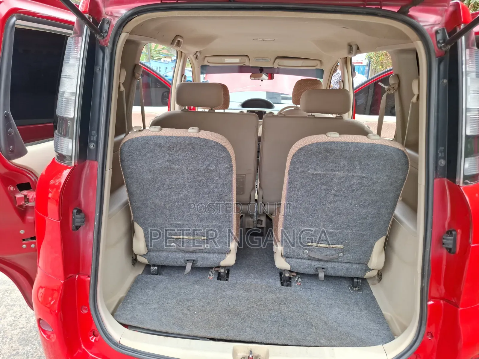 Toyota Sienta 1.5 FWD 2013 Red