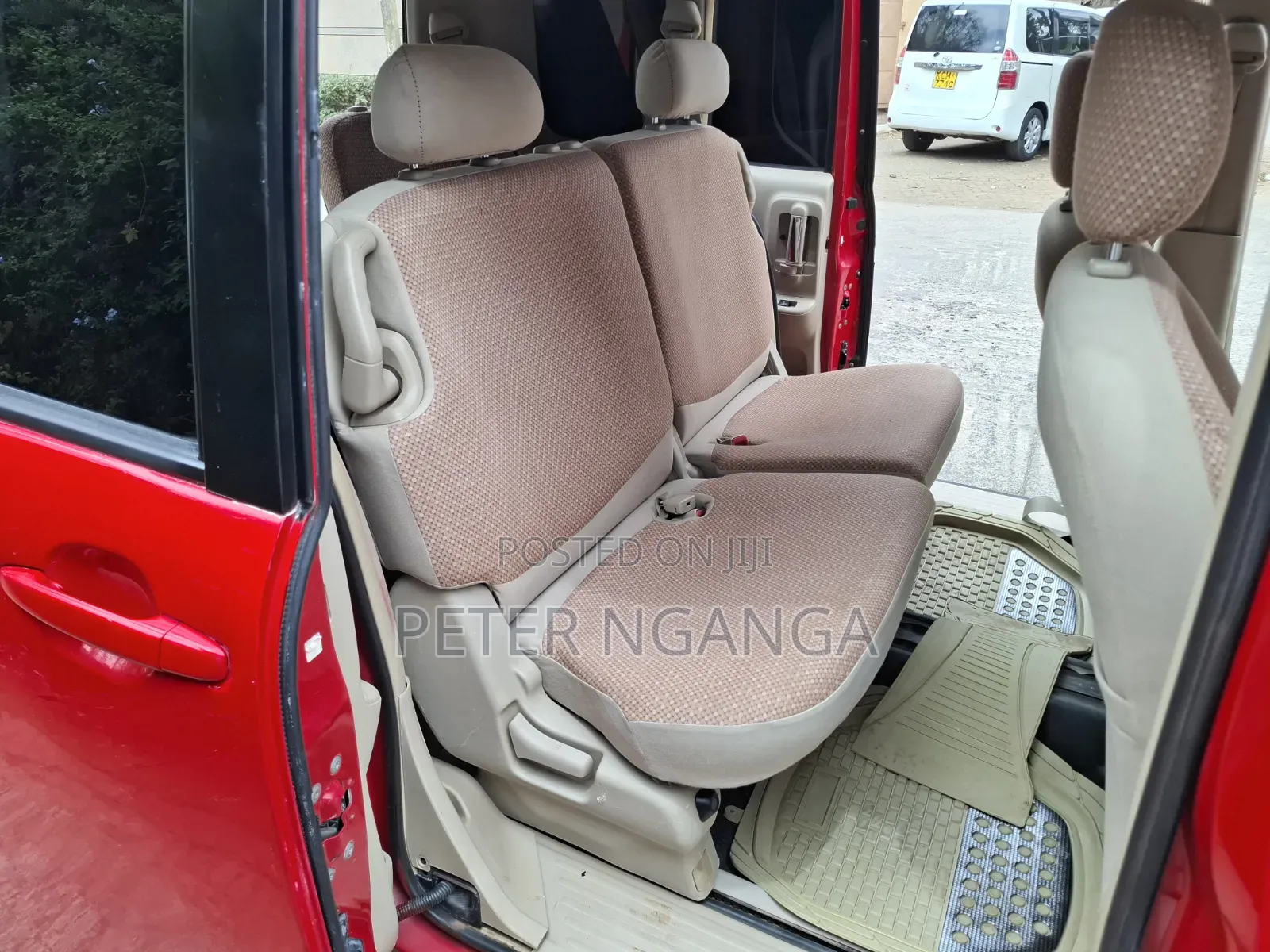 Toyota Sienta 1.5 FWD 2013 Red