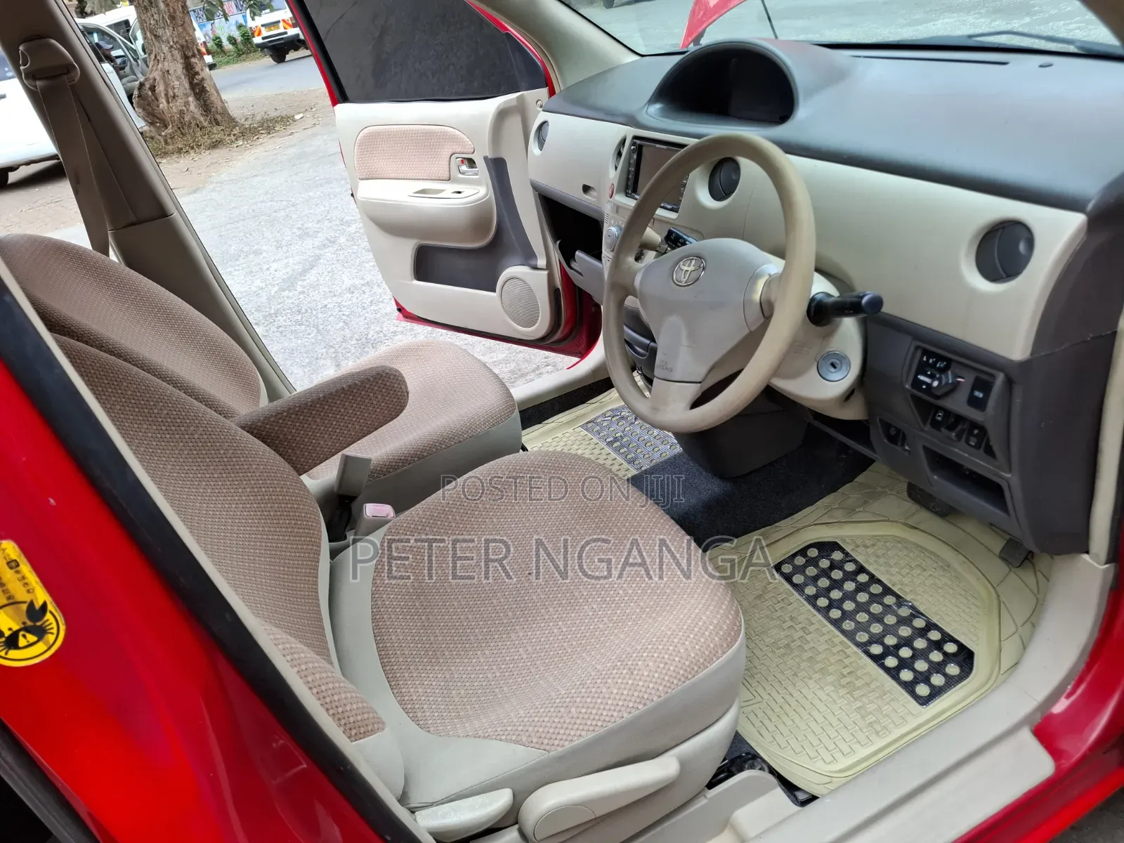 Toyota Sienta 1.5 FWD 2013 Red