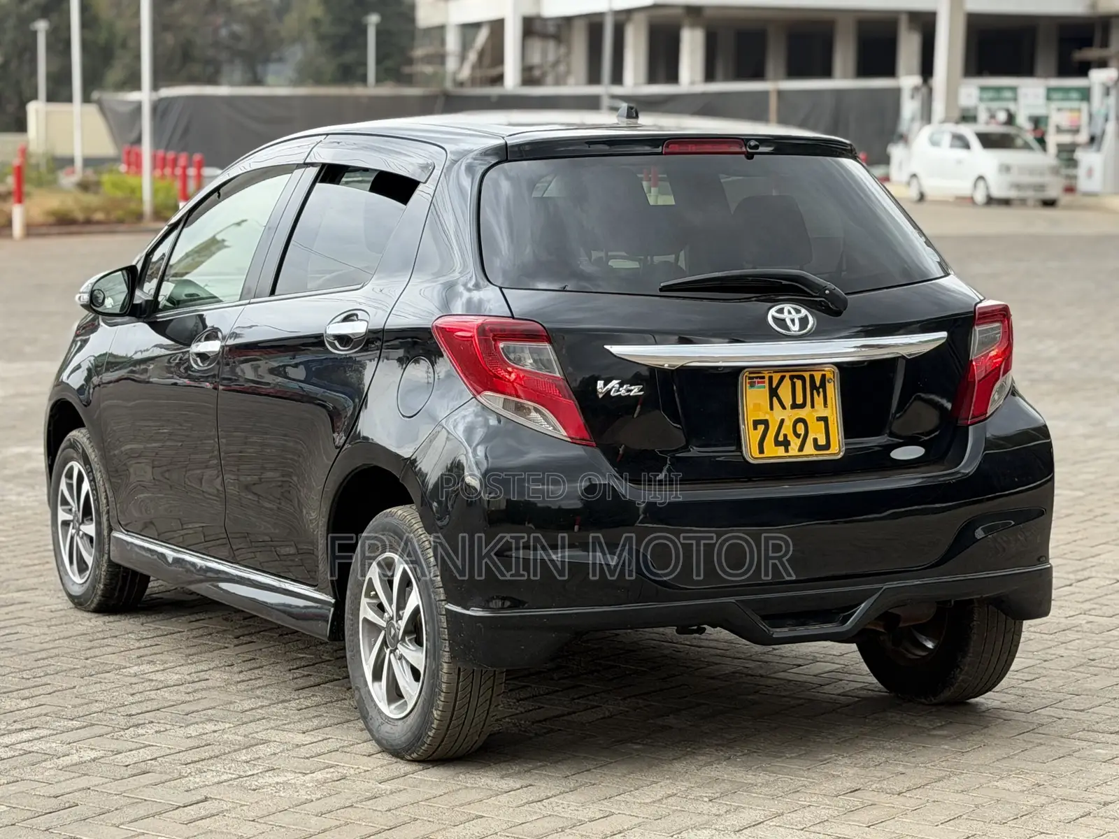 Toyota Vitz 1.3 FWD 5dr 2013 Black